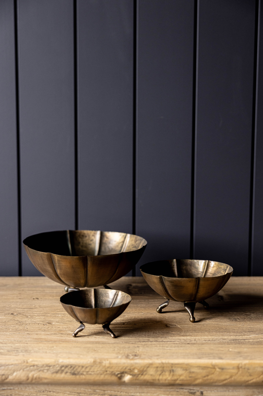 Vintage Inspired Scalloped Footed Bowls